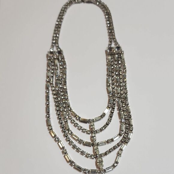 Elegant Silver Vintage Necklace - Picture 1 of 8